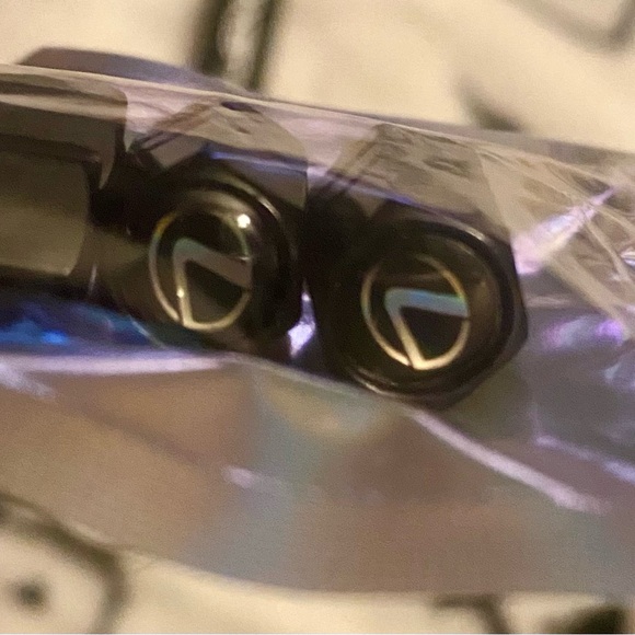 Lexus Black Keychain with Carabiner and 4 stem covers - Picture 2 of 2